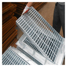 热浸镀锌钢格板 坚固耐用的工业与建筑理想选择