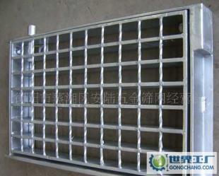 钢格板 冶金矿产领域的多面手——从镀锌走廊通道网到防护网